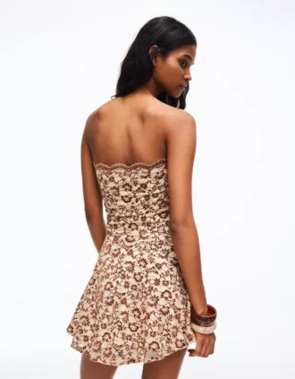 Minivestido con hombros al aire