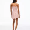 Minivestido con hombros al aire Minivestido con hombros al aire