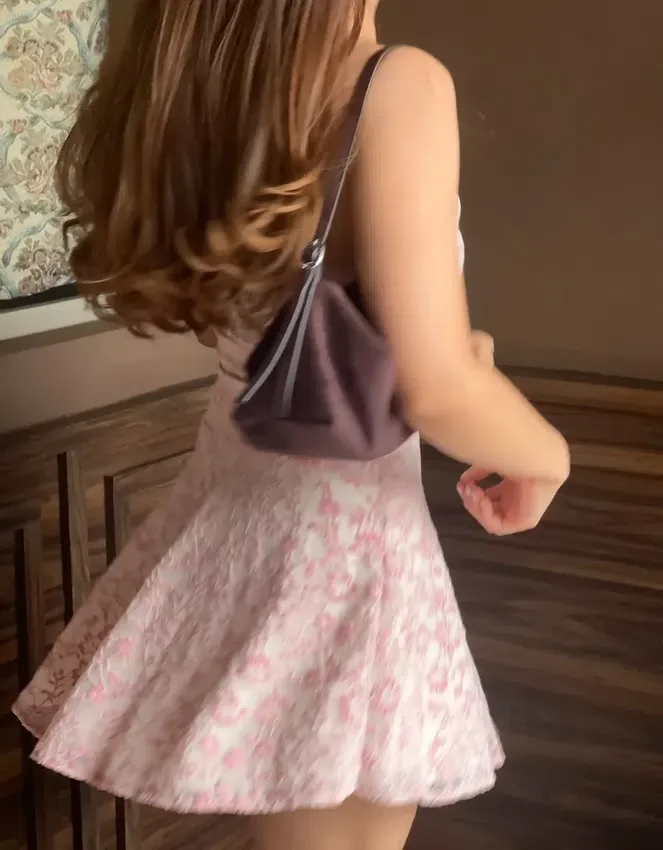 Minivestido con hombros al aire Minivestido con hombros al aire