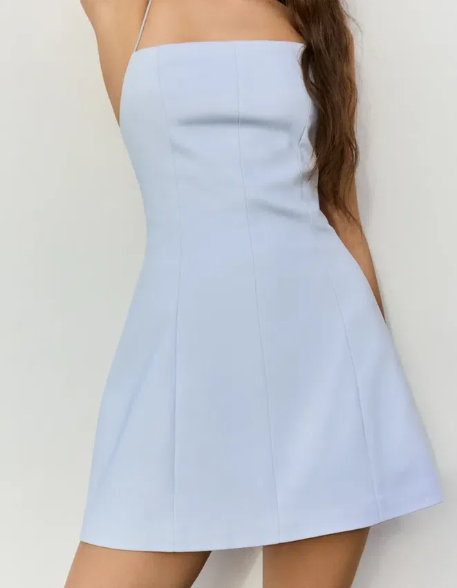 Minivestido con lazo en la espalda Minivestido con lazo en la espalda