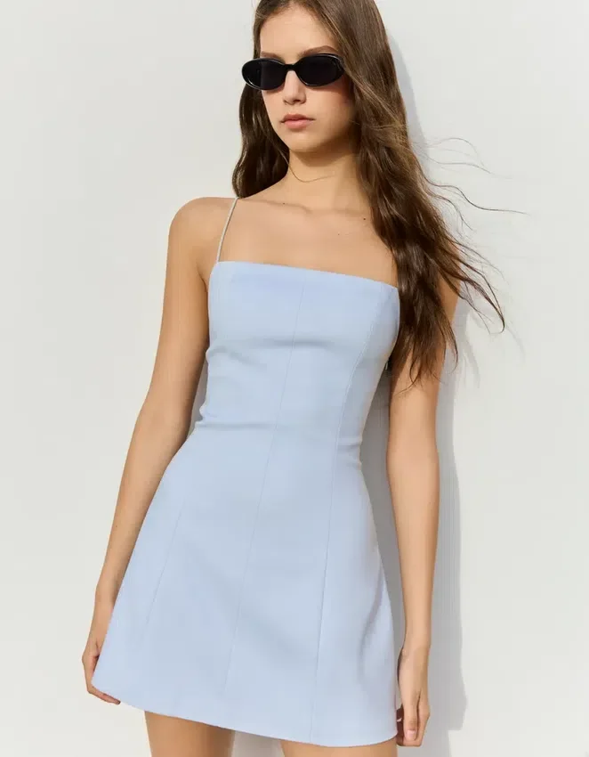 Minivestido con lazo en la espalda Minivestido con lazo en la espalda