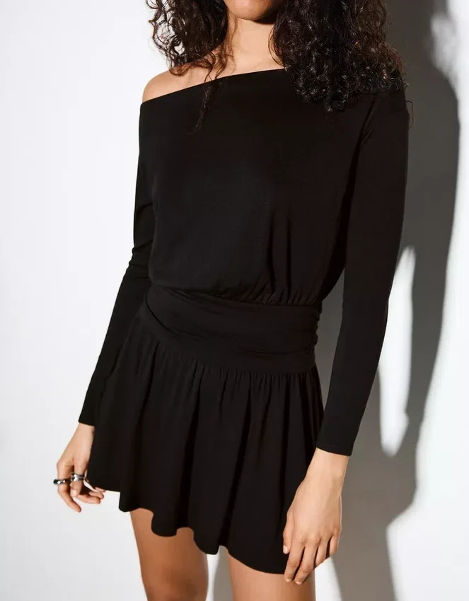 Minivestido de manga larga con fajín Minivestido de manga larga con fajín
