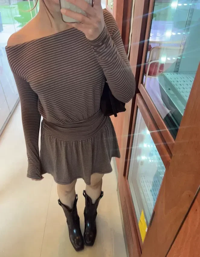 Minivestido de manga larga con fajín – Vestidos y monos Minivestido de manga larga con fajín – Vestidos y monos
