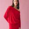 Minivestido de manga larga con falda entallada Minivestido de manga larga con falda entallada