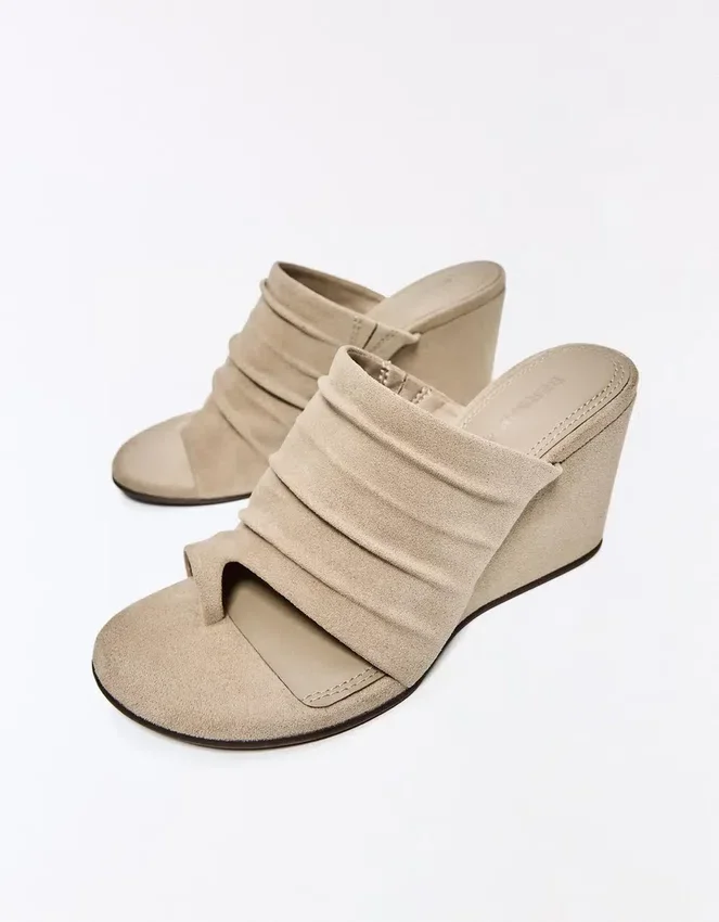 Mules con tacón de cuña Mules con tacón de cuña