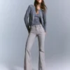Pantalones acampanados con solapas en los bolsillos – Pantalones Pantalones acampanados con solapas en los bolsillos – Pantalones