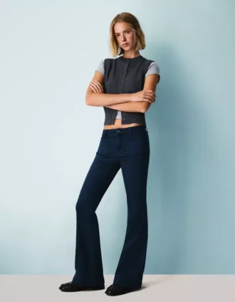 Pantalones acampanados con solapas en los bolsillos – Pantalones