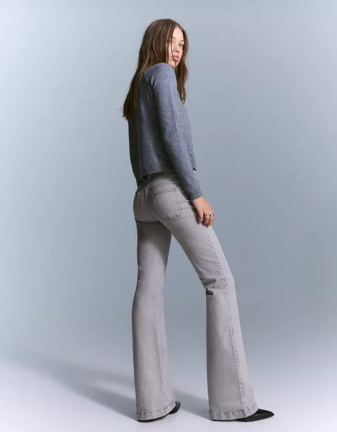 Pantalones acampanados con solapas en los bolsillos – Pantalones Pantalones acampanados con solapas en los bolsillos – Pantalones