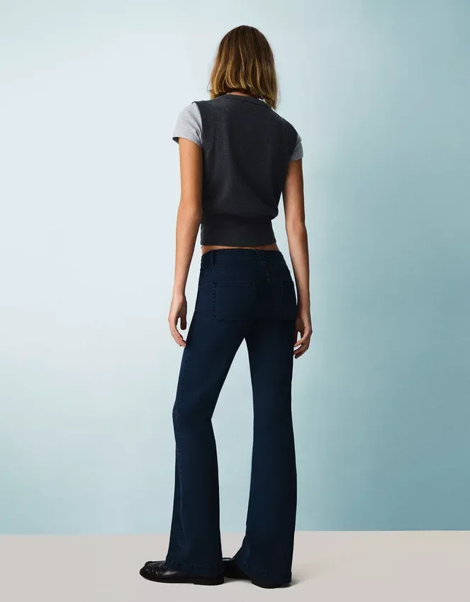 Pantalones acampanados con solapas en los bolsillos – Pantalones Pantalones acampanados con solapas en los bolsillos – Pantalones