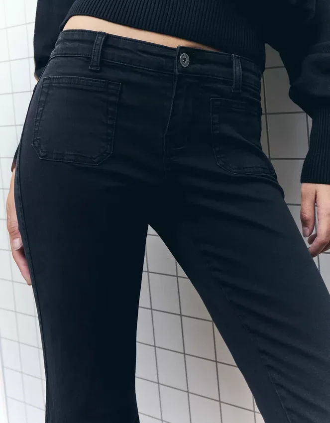 Pantalones acampanados con solapas en los bolsillos – Pantalones Pantalones acampanados con solapas en los bolsillos – Pantalones