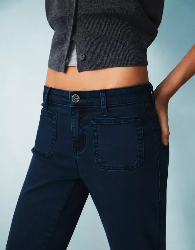 Pantalones acampanados con solapas en los bolsillos – Pantalones Pantalones acampanados con solapas en los bolsillos – Pantalones