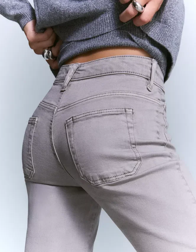 Pantalones acampanados con solapas en los bolsillos – Pantalones Pantalones acampanados con solapas en los bolsillos – Pantalones