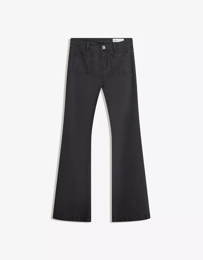 Pantalones acampanados con solapas en los bolsillos – Pantalones Pantalones acampanados con solapas en los bolsillos – Pantalones