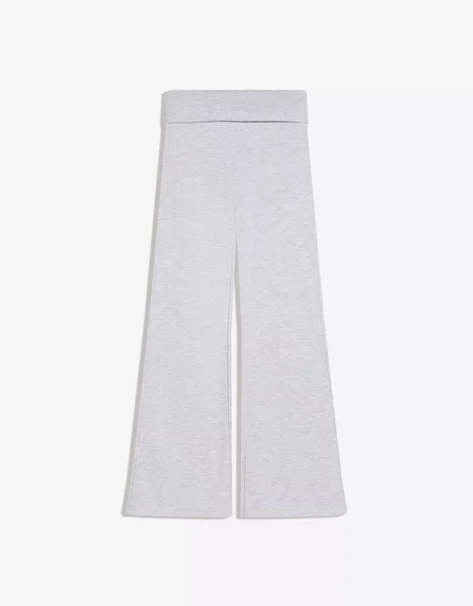 Pantalones acampanados de felpa con parche Pantalones acampanados de felpa con parche