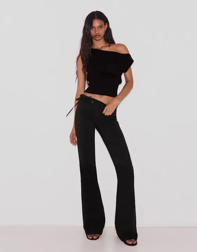 Pantalones acampanados de talle bajo Pantalones acampanados de talle bajo