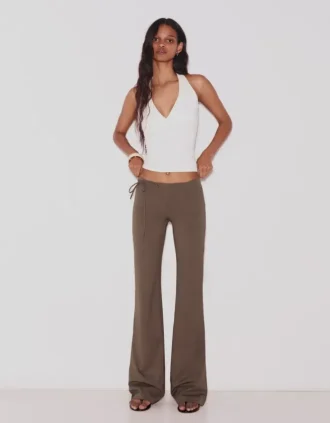 Pantalones acampanados de talle bajo Pantalones acampanados de talle bajo