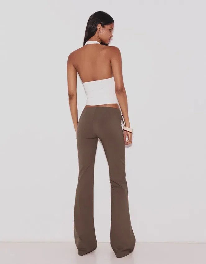 Pantalones acampanados de talle bajo Pantalones acampanados de talle bajo