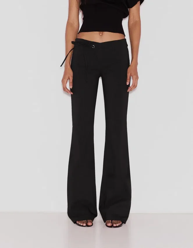 Pantalones acampanados de talle bajo Pantalones acampanados de talle bajo