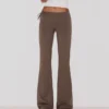 Pantalones acampanados de talle bajo Pantalones acampanados de talle bajo