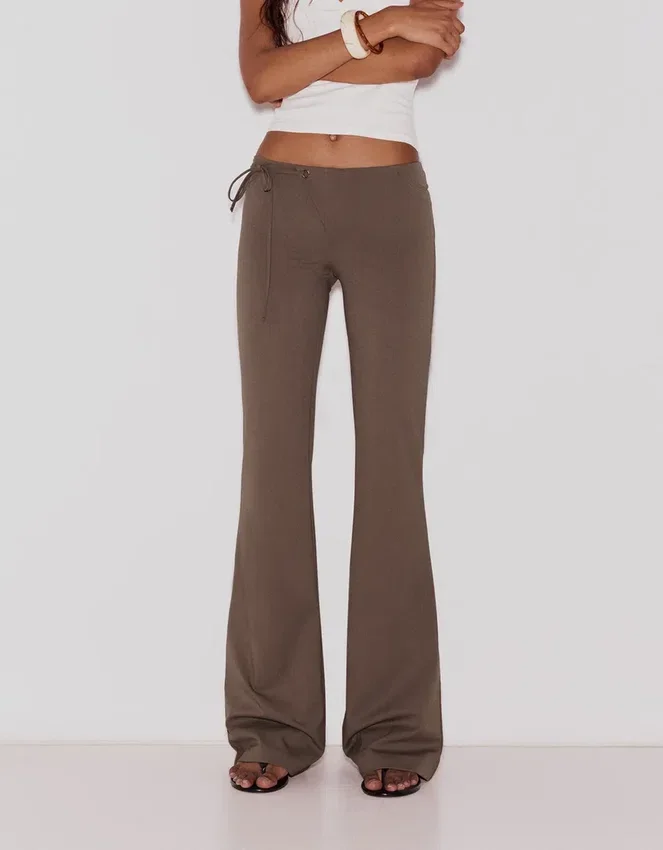 Pantalones acampanados de talle bajo Pantalones acampanados de talle bajo
