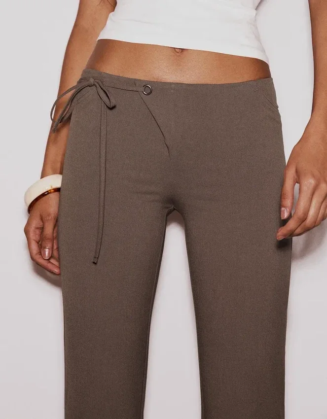 Pantalones acampanados de talle bajo Pantalones acampanados de talle bajo