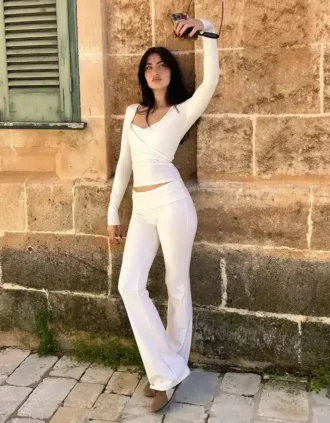 Pantalones acampanados técnicos con cintura remangada