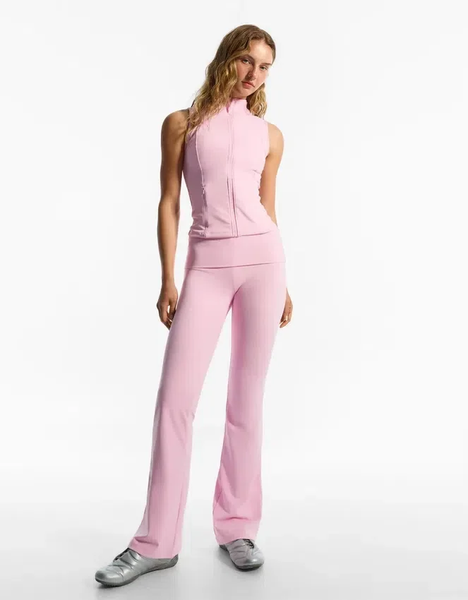Pantalones acampanados técnicos con cintura remangada Pantalones acampanados técnicos con cintura remangada
