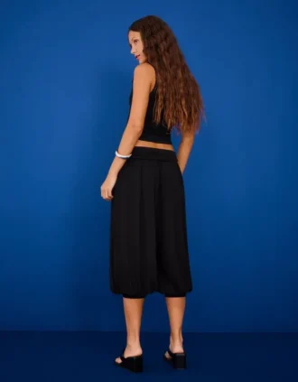 pantalones capri de tiro bajo 2 1 330x423 - Pantalones capri de tiro bajo