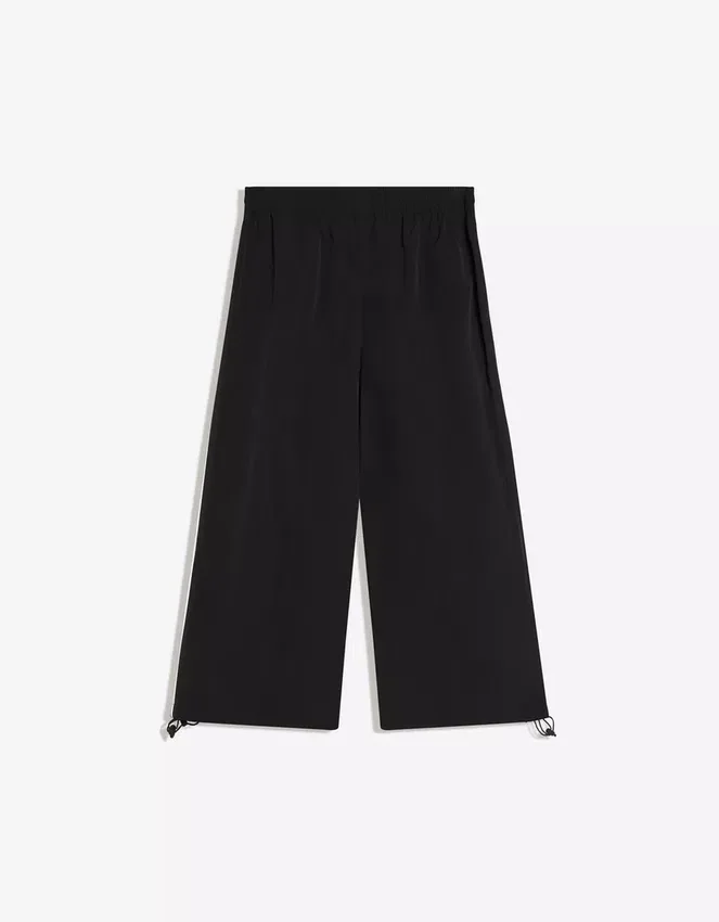 Pantalones capri técnicos con topes Pantalones capri técnicos con topes
