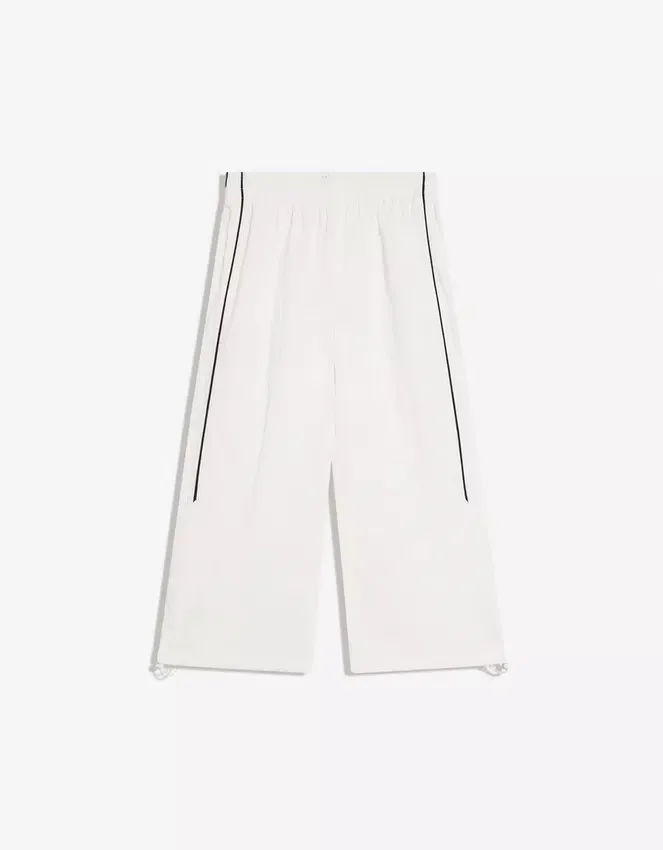 Pantalones capri técnicos con topes Pantalones capri técnicos con topes