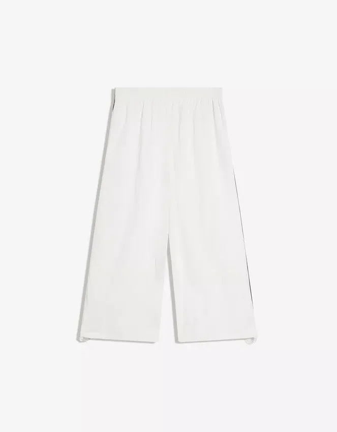 Pantalones capri técnicos con topes Pantalones capri técnicos con topes