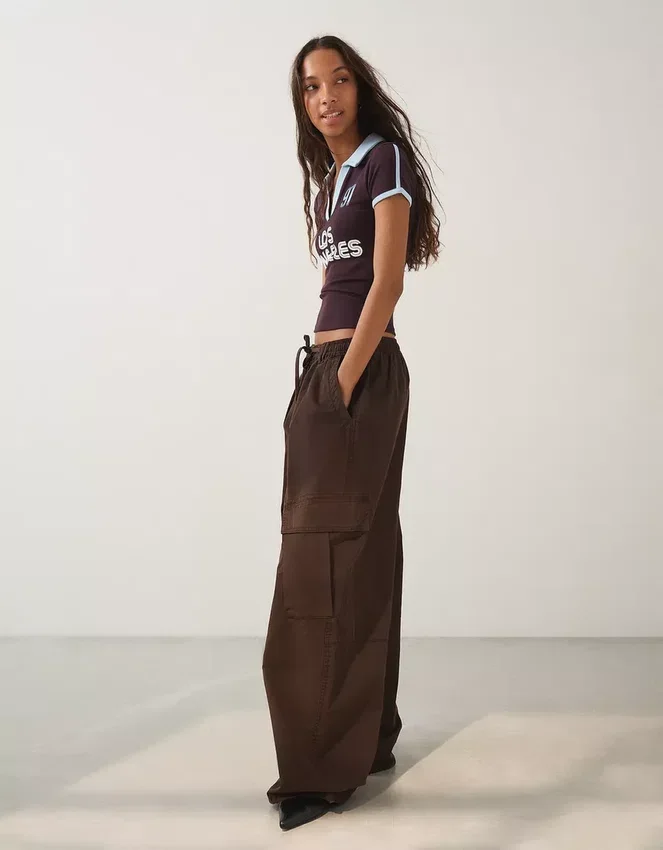 Pantalones cargo tipo paracaidista Pantalones cargo tipo paracaidista