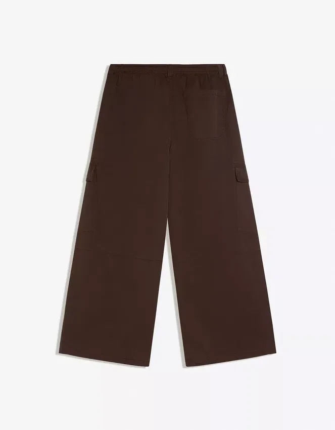 Pantalones cargo tipo paracaidista Pantalones cargo tipo paracaidista