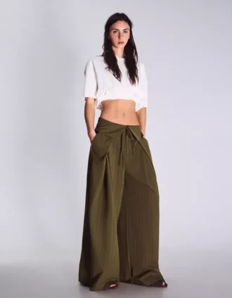 Pantalones con pinzas y cintura con vuelta