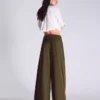 Pantalones con pinzas y cintura con vuelta Pantalones con pinzas y cintura con vuelta