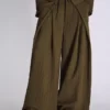Pantalones con pinzas y cintura con vuelta Pantalones con pinzas y cintura con vuelta