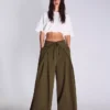 Pantalones con pinzas y cintura con vuelta Pantalones con pinzas y cintura con vuelta