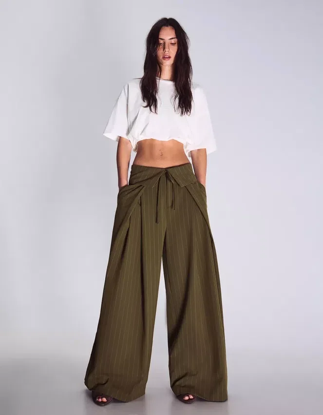 Pantalones con pinzas y cintura con vuelta Pantalones con pinzas y cintura con vuelta