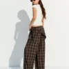 Pantalones con pinzas y lazo – Pantalones Pantalones con pinzas y lazo – Pantalones