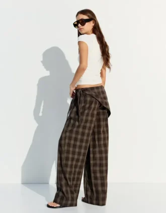 Pantalones con pinzas y lazo – Pantalones