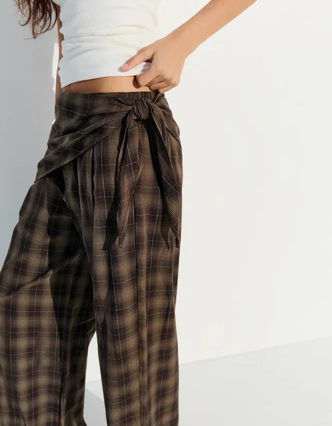Pantalones con pinzas y lazo – Pantalones Pantalones con pinzas y lazo – Pantalones