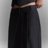 Pantalones cruzados en la cintura