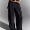Pantalones cruzados en la cintura