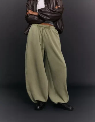 Pantalones de corte acampanado con topes – Pantalones