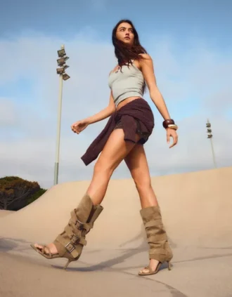 Pantalones de tacón con hebillas – Sandalias de tacón Pantalones de tacón con hebillas – Sandalias de tacón