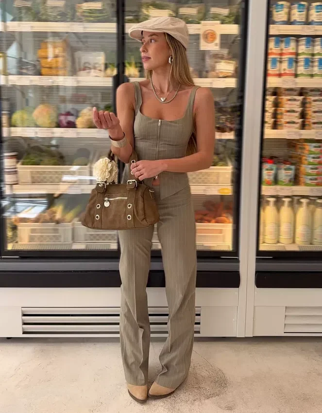 Pantalones de talle bajo con fajín Pantalones de talle bajo con fajín
