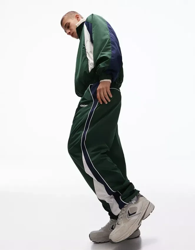 Pantalones deportivos técnicos baggy Pantalones deportivos técnicos baggy