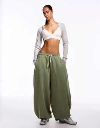 Pantalones Fit con estampado – Mujer