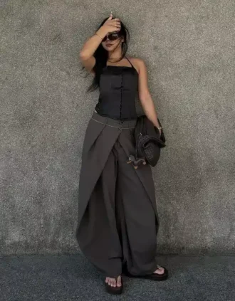 Pantalones plisados con doble botón