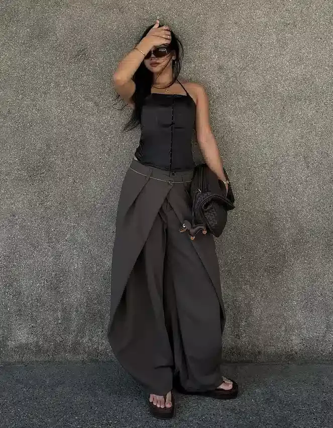 Pantalones plisados con doble botón Pantalones plisados con doble botón